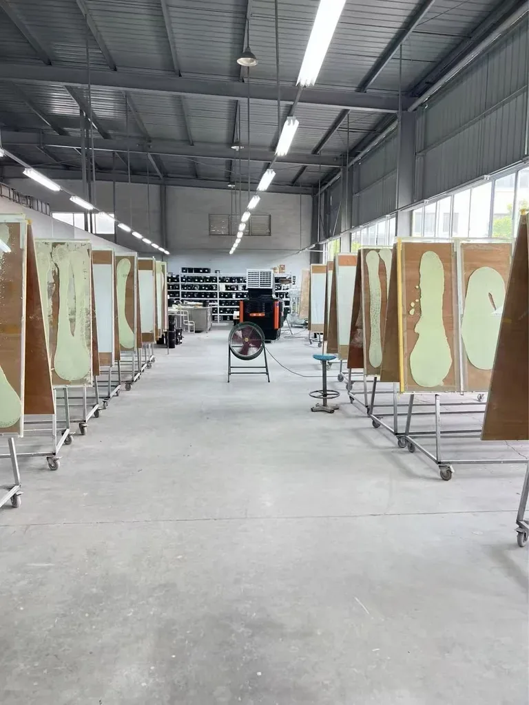 爱涂妆工匠师培训体系:以工艺标准化重塑墙面装饰艺术
艺术涂料施工
艺术涂料服务